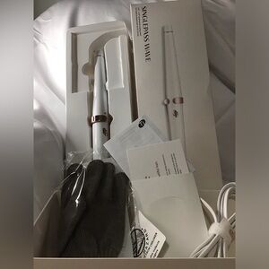 White and Rose Gold SinglePass Wave Hair Styler